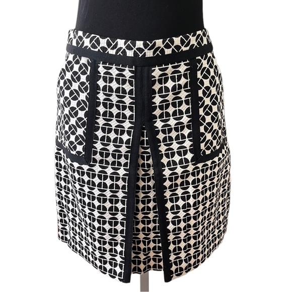 Trina Turk Patterned Front Slit Mini Skirt, Black and White, size 4 - Picture 9 of 16